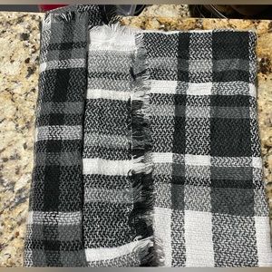 Blanket scarf with fringe edge